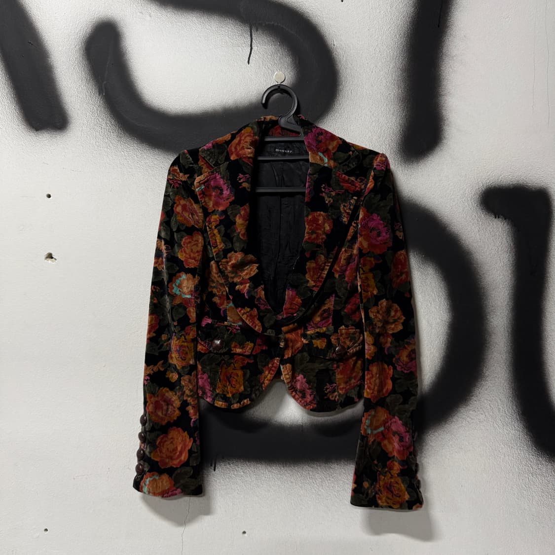 moussy 오리엔탈 플로럴 패턴 벨벳 크롭 자켓 상품이미지1