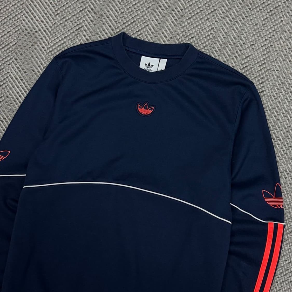 아디다스 로고 맨투맨 v1324 상품이미지3