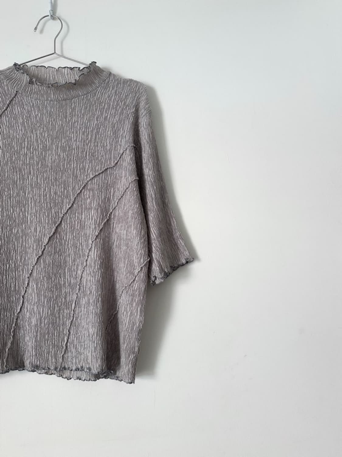 Ribbed swirl pattern pleats top / grey 상품이미지2