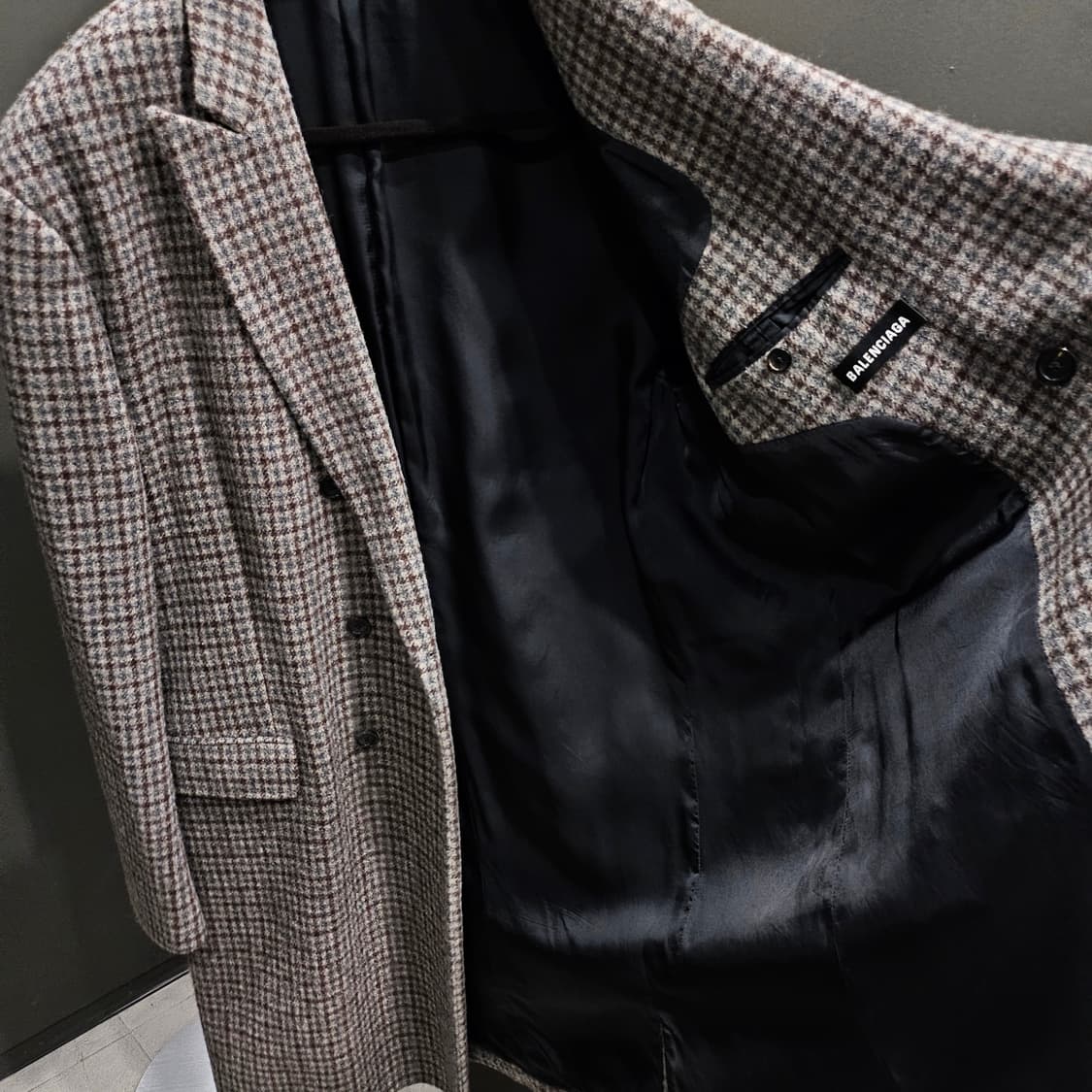 발렌시아가 하운드투스 테일러드 패치로고 코트 상품이미지4