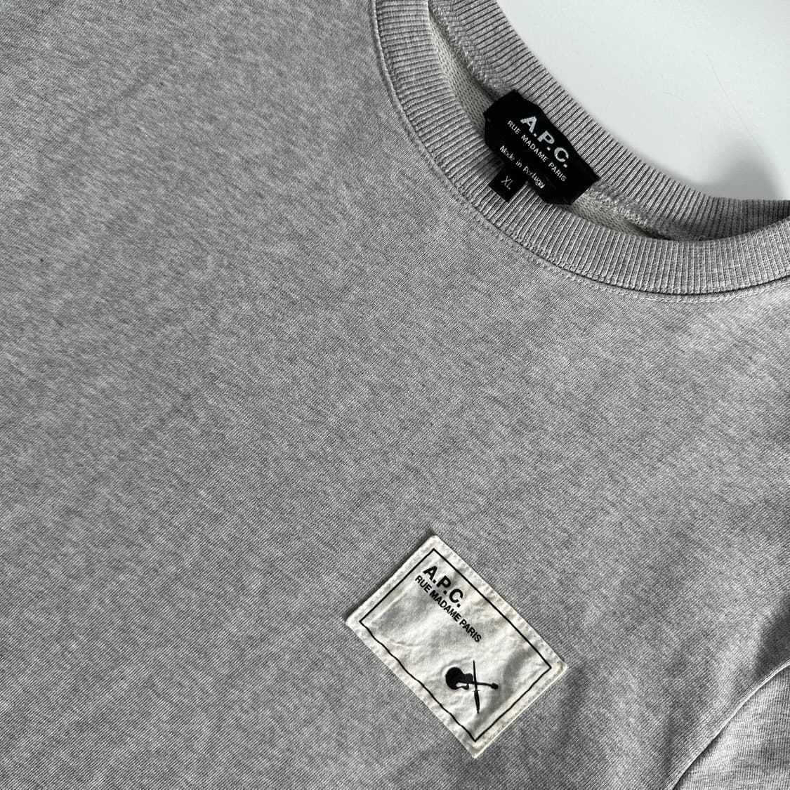 A.P.C 아트웍 패치 로고 맨투맨 상품이미지3