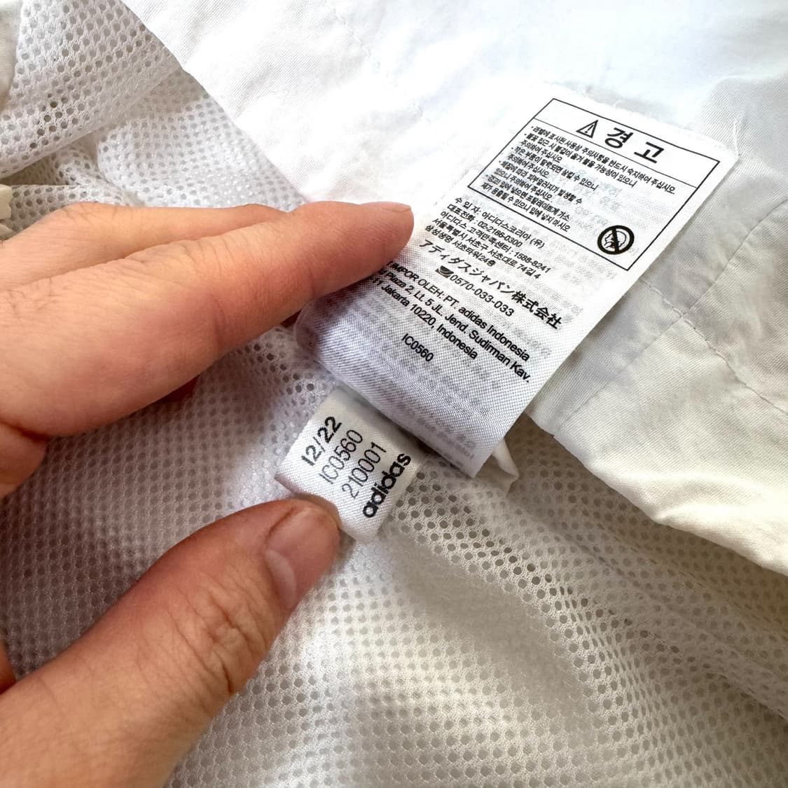 여성 아디다스 화이트 크롭 후드 바람막이 상품이미지4