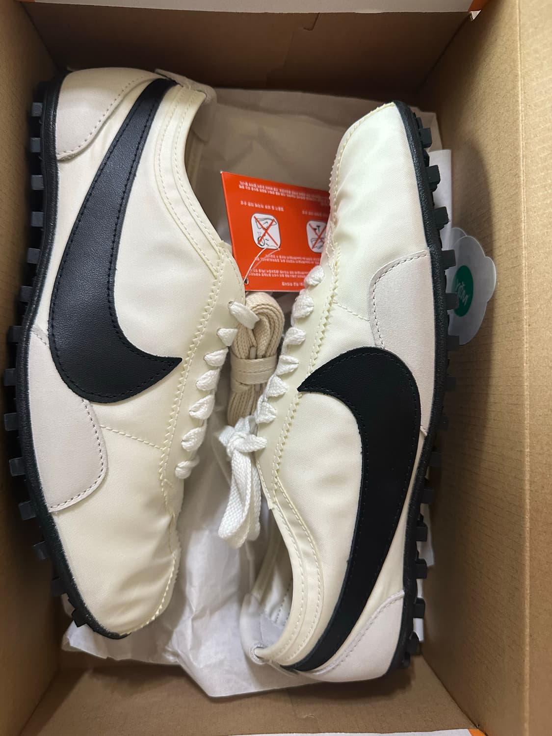 [W260] 나이키 문 슈 소프트 펄 앤 블랙 상품이미지2