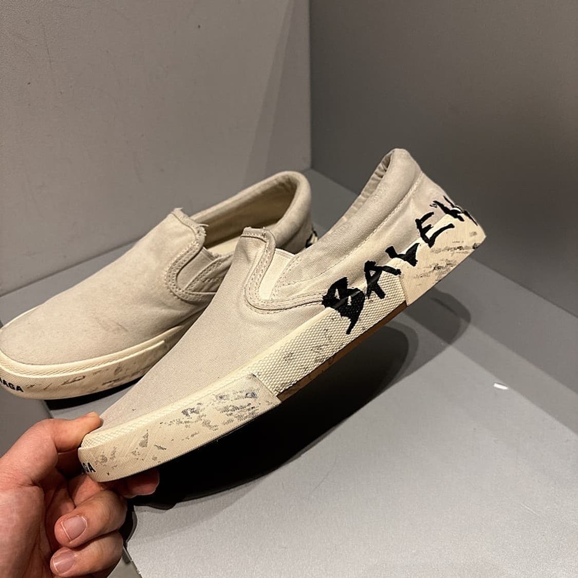 (정품/새상품) 발렌시아가 남성 화이트 블랙 PARIS 그래피티 슬립온 상품이미지2