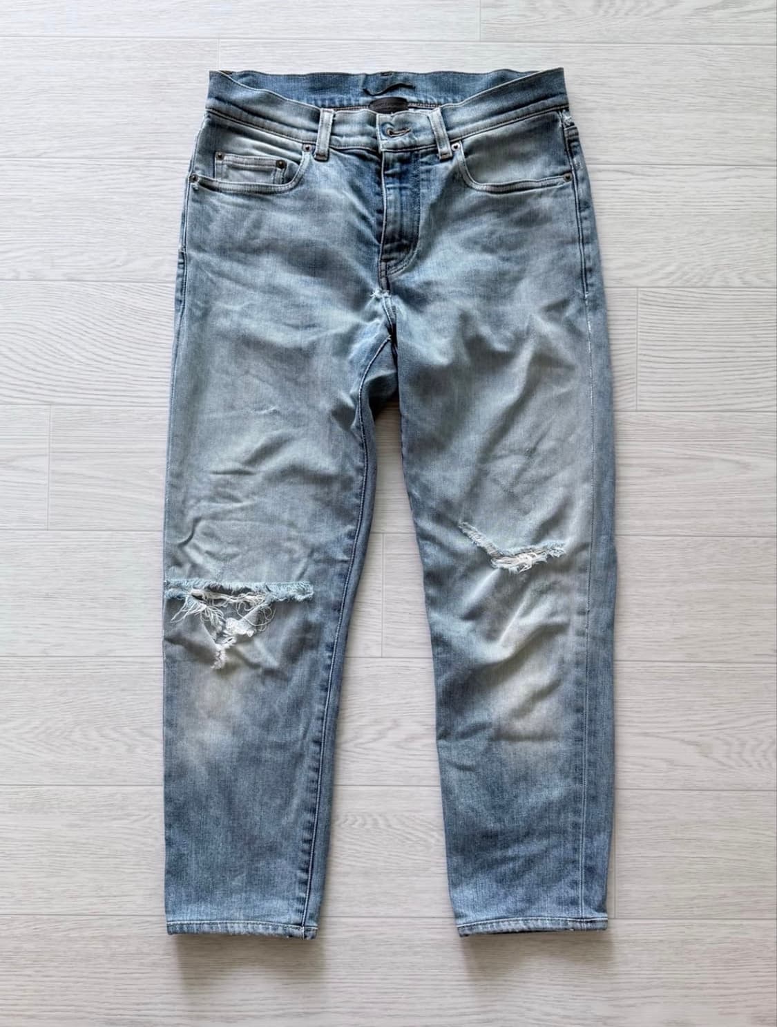 Saint Laurent Washed Distressed Jeans 상품이미지2