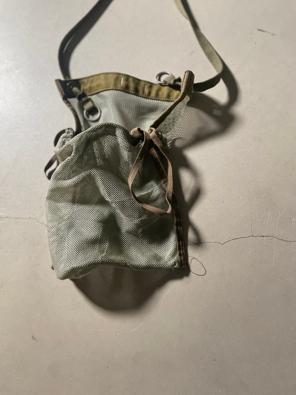 예스터데이투모로우 Mesh Sling Bag 상품이미지6