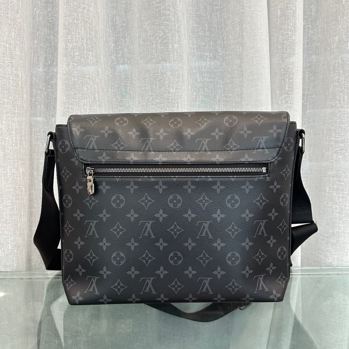 루이비통 이클립스 디스트릭트 메신저 크로스백 상품이미지4