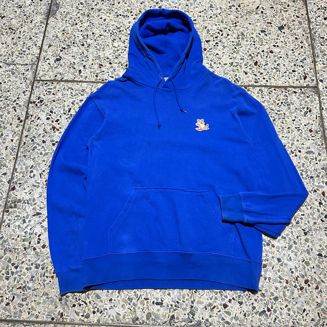 메종키츠네(Maison Kitsune) 칠랙스 폭스 패치 블루 후드티 상품이미지1