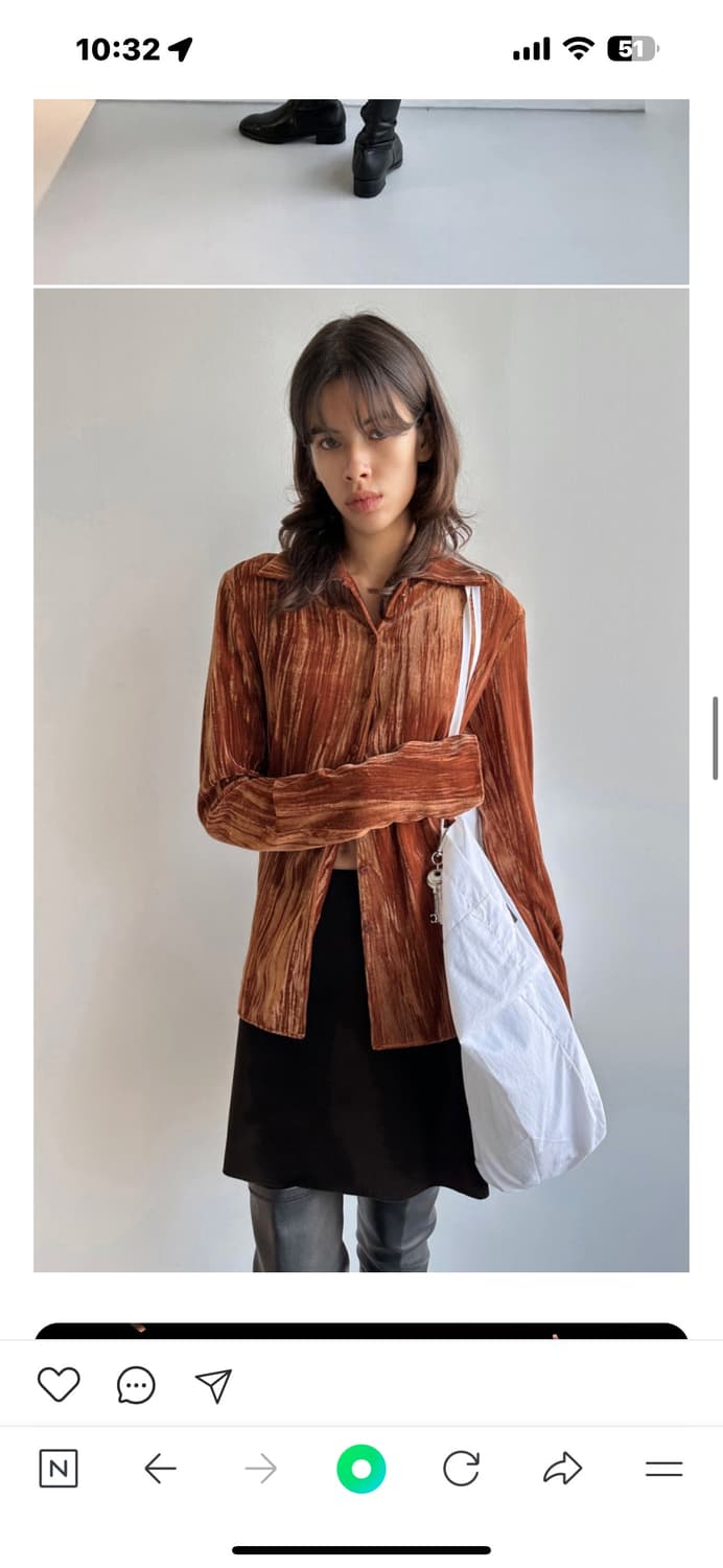 로우클래식 벨벳 슬림 블라우스 카멜 S 상품이미지1