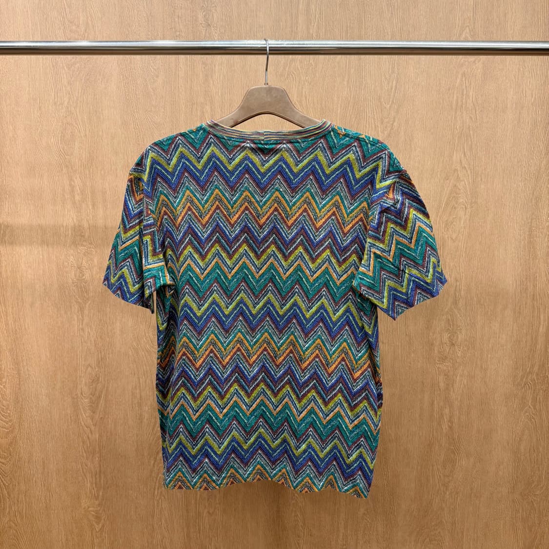 미쏘니 반팔 니트 티셔츠 시그니처 지그재그 패턴 디테일 멀티컬러 상품이미지3