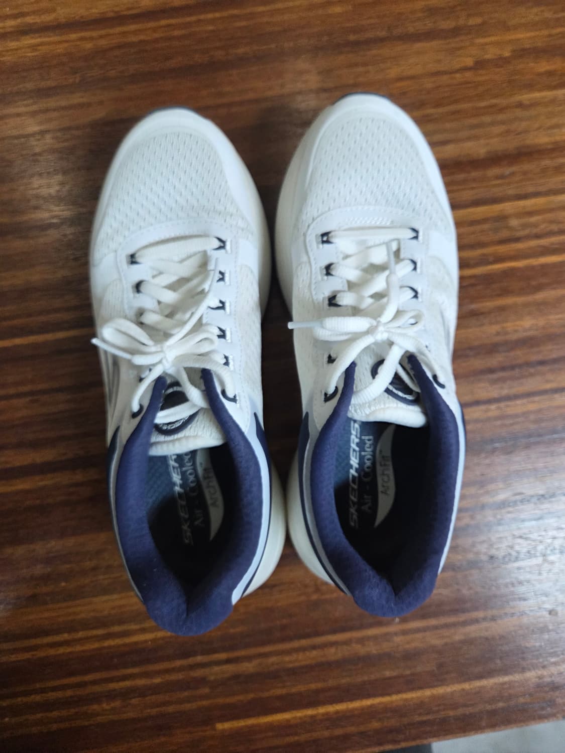 스케쳐스 고워크 디스턴스 러닝화 255 상품이미지2