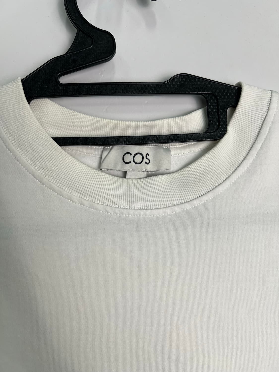 COS 화이트 크롭티 상품이미지2