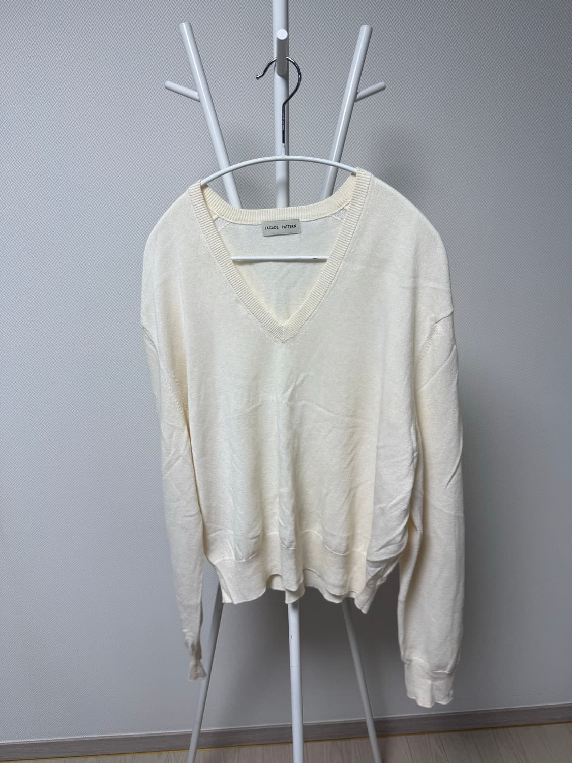 파사드패턴 페이퍼 브이넥 니트 (ivory) 상품이미지2