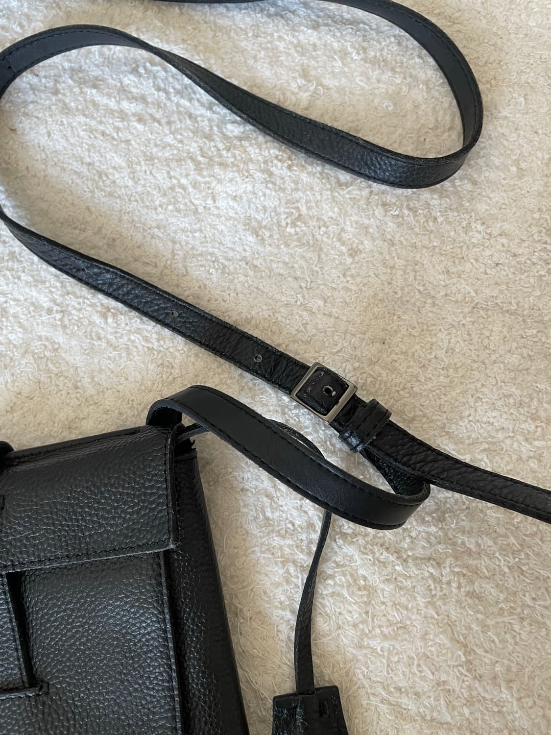 sarah pacini 블랙 레더 크로스백 상품이미지5