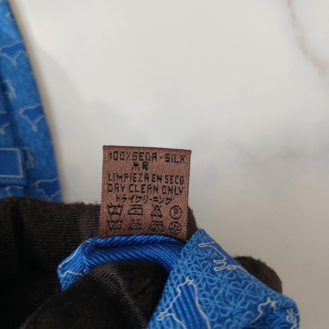 로에베 실크 블루 소 패턴 넥타이 9.9cm B등급 A19596
 상품이미지10