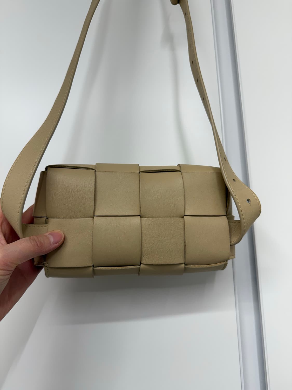 보테가베네타 카세트백 스몰 베이지 상품이미지4