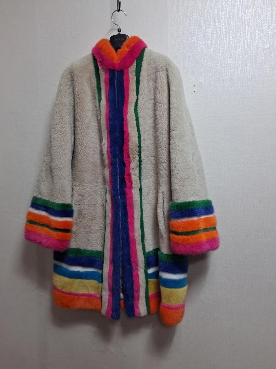 빈티지 미쏘니 밍크 시어링코트 사이즈 가슴88cm 5566
원산지 이탈리 상품이미지1