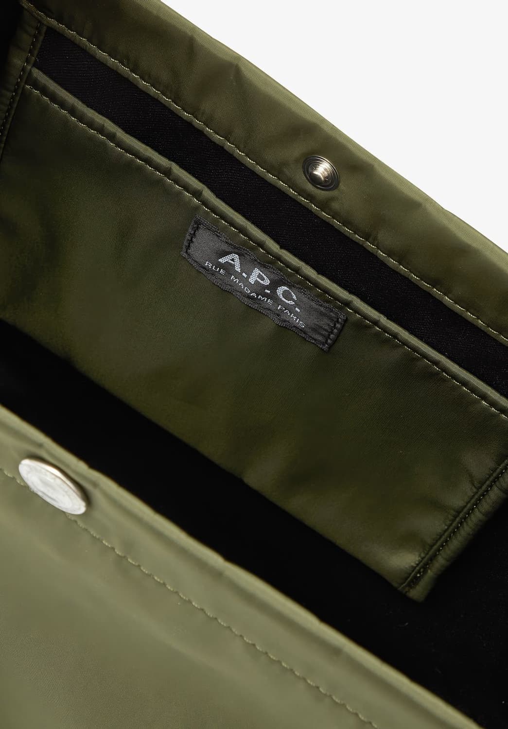 (새상품60%할인)APC 아페쎄 남녀공용 저널 사첼백 큰 사이즈 카키 상품이미지6