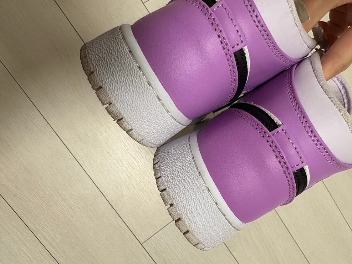 (GS) 나이키 조던 1 미드 베얼리 그레이프 화이트 상품이미지6