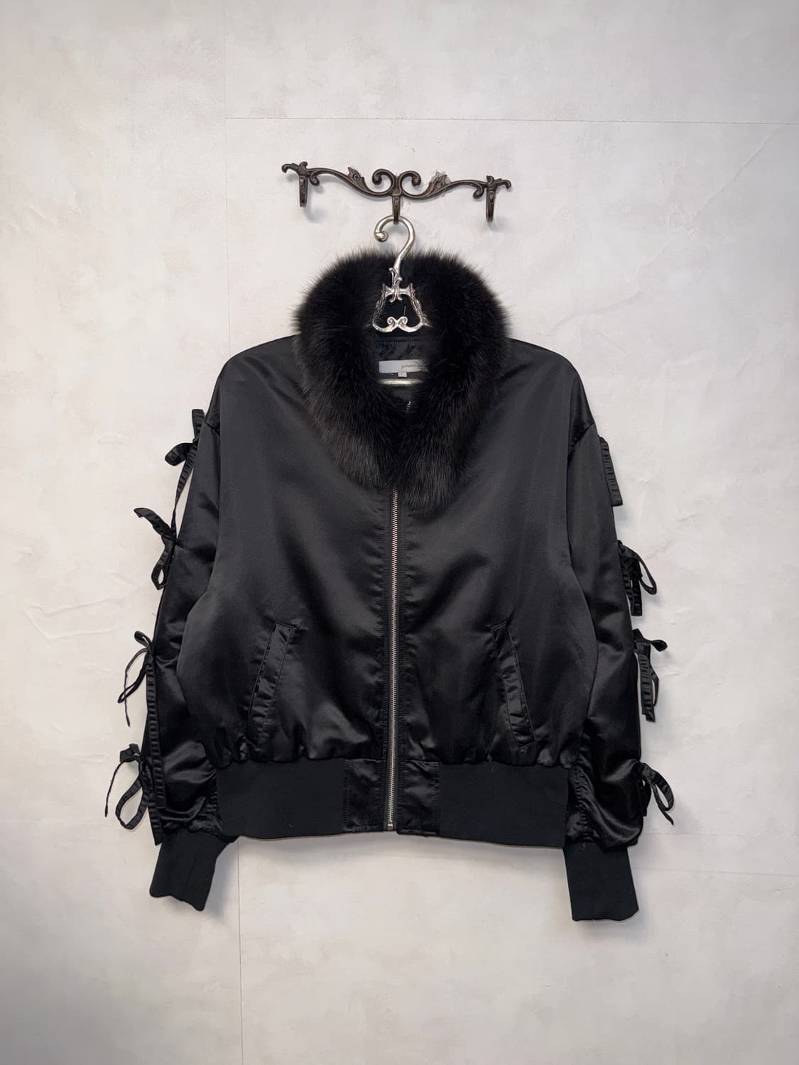 Black fur collar ribbon detail bomber 상품이미지1
