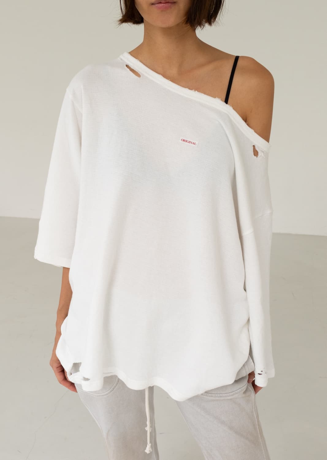 에스이오 seo DISTRESS OFF-SHOULDER T-SHIRT 상품이미지2