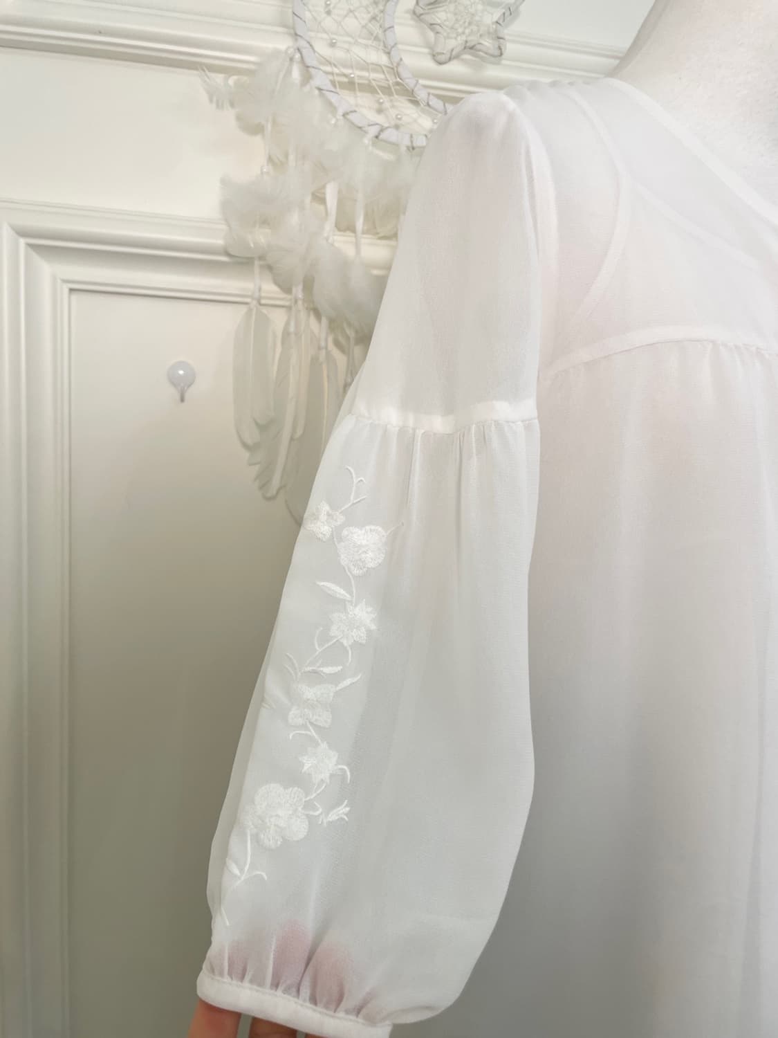 white sleeve embroidery summer blouse 상품이미지6