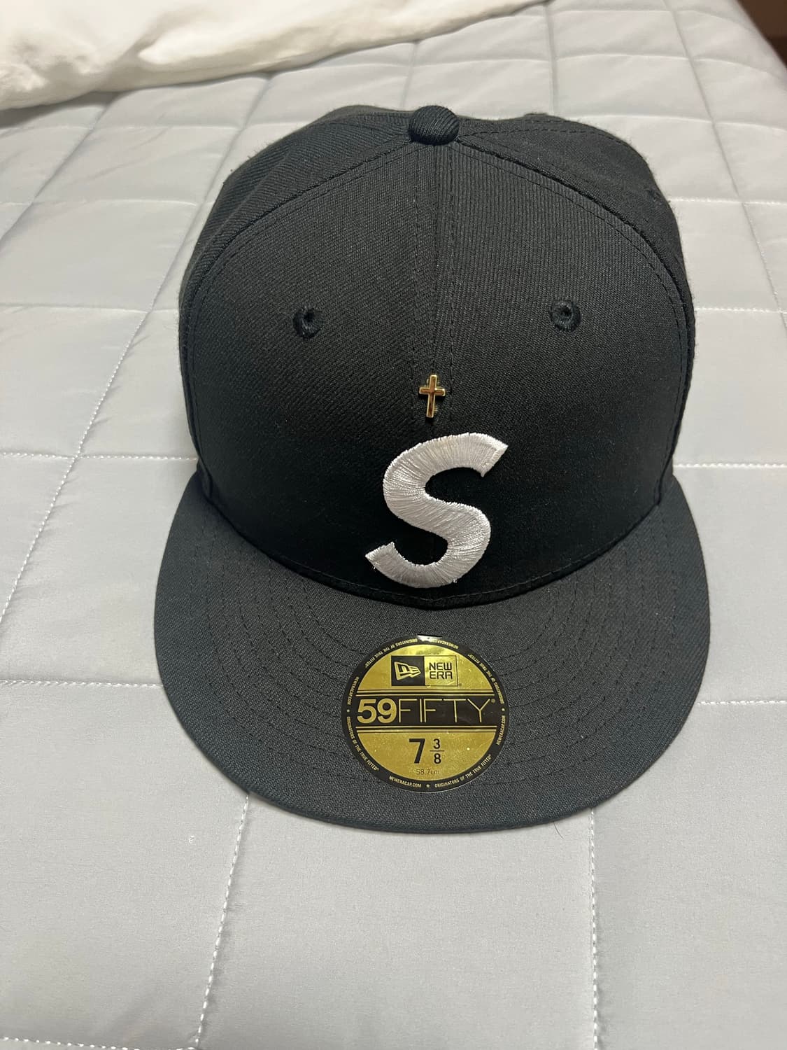 슈프림 뉴에라 골드크로스 58.7 상품이미지1