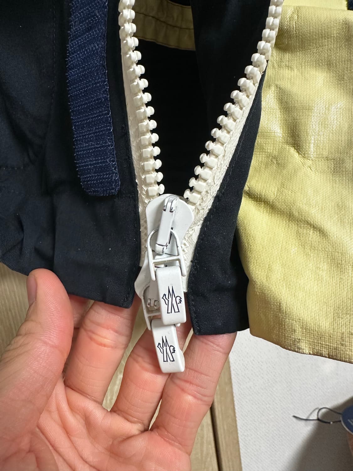 몽클레어 감마블루 하이넥 자켓 상품이미지7