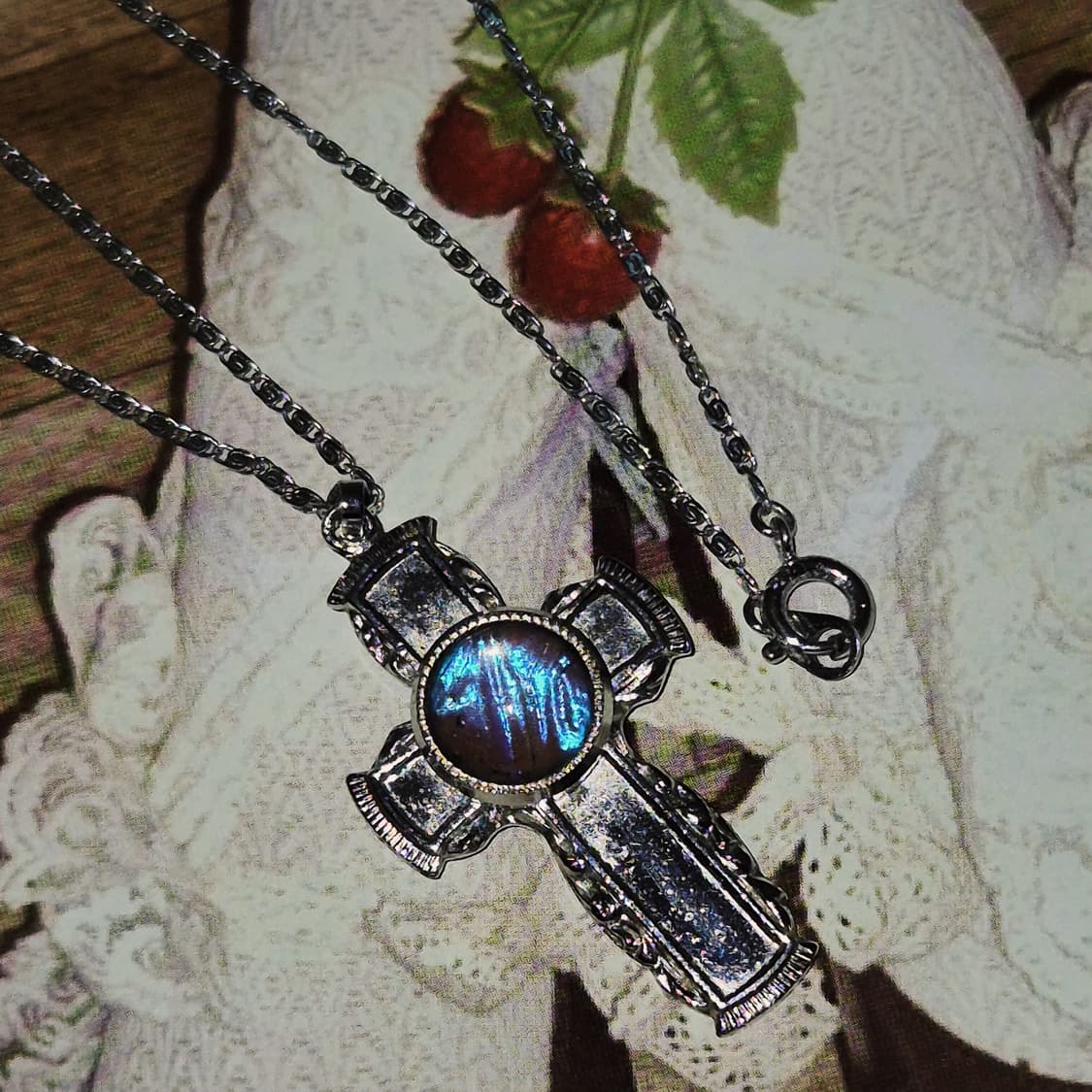 80s 브라질 모르포 나비 날개 십자가 목걸이 상품이미지6