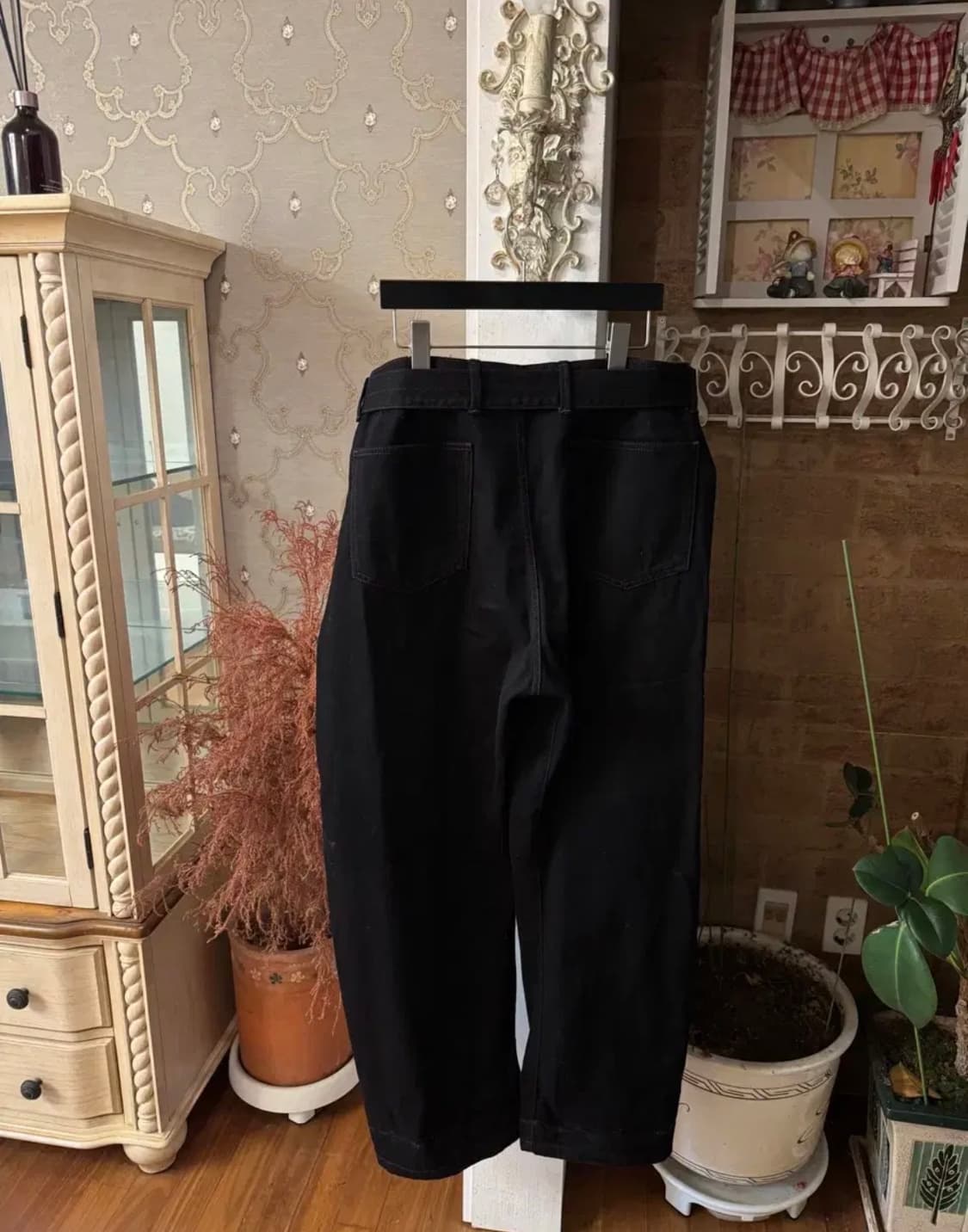 르메르 트위스티드 벨티드 팬츠 블랙 상품이미지3