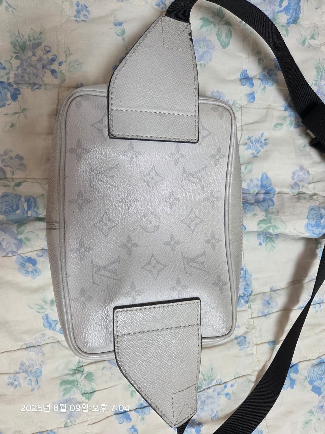 루이비통 아웃도어 범백 벨트백 힙색 화이트 상품이미지2
