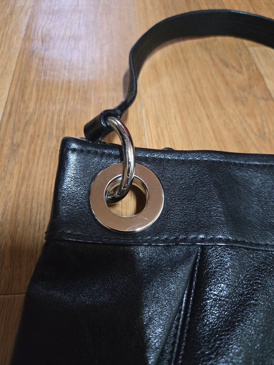 코치 에슐리 레더 히피백 숄더백 상품이미지5