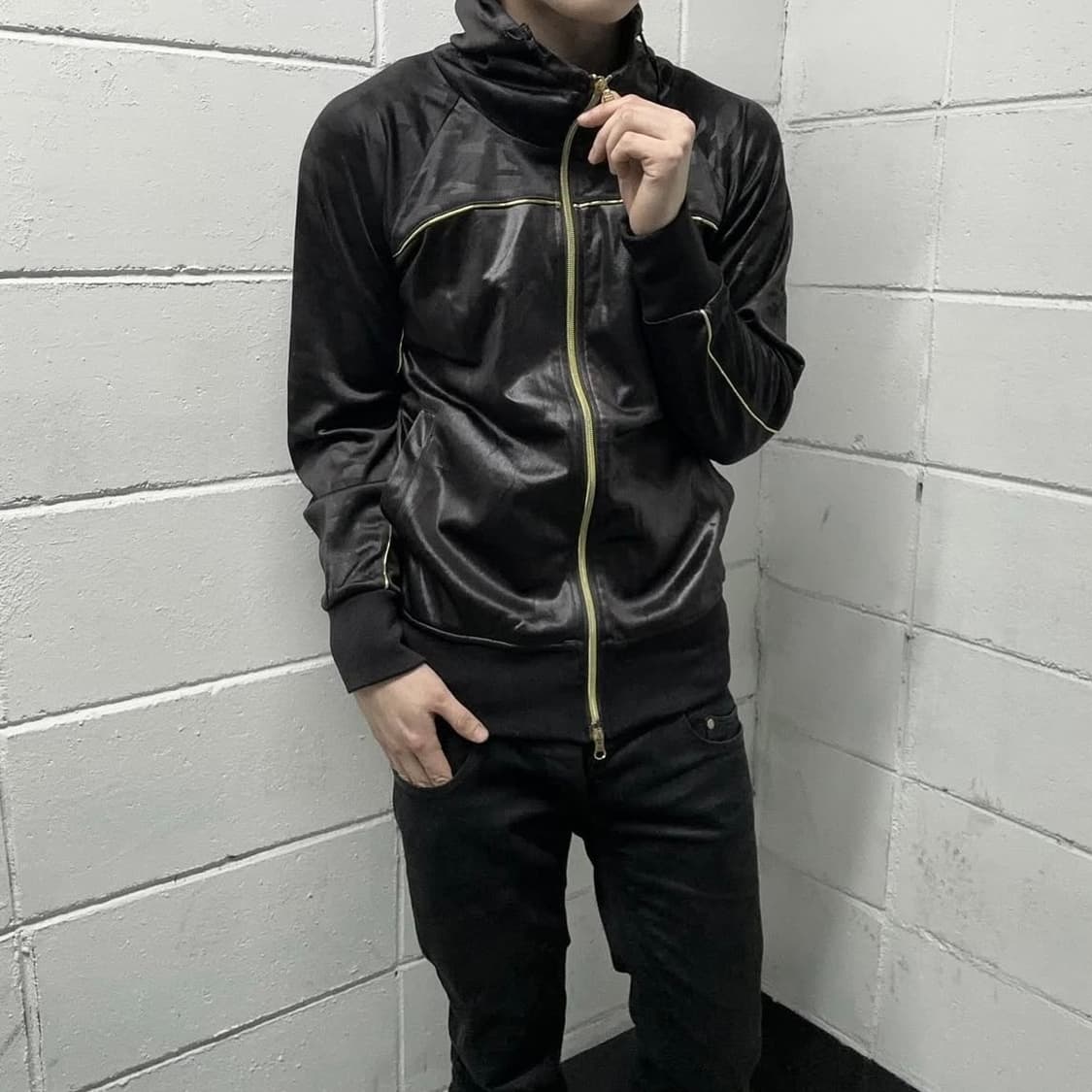 Black glossy zip-up hoodie 상품이미지3