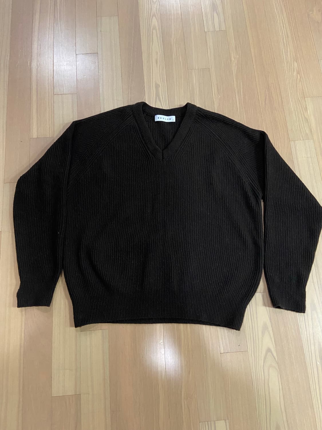 비슬로우 브이넥 니트 브라운 m사이즈 상품이미지2