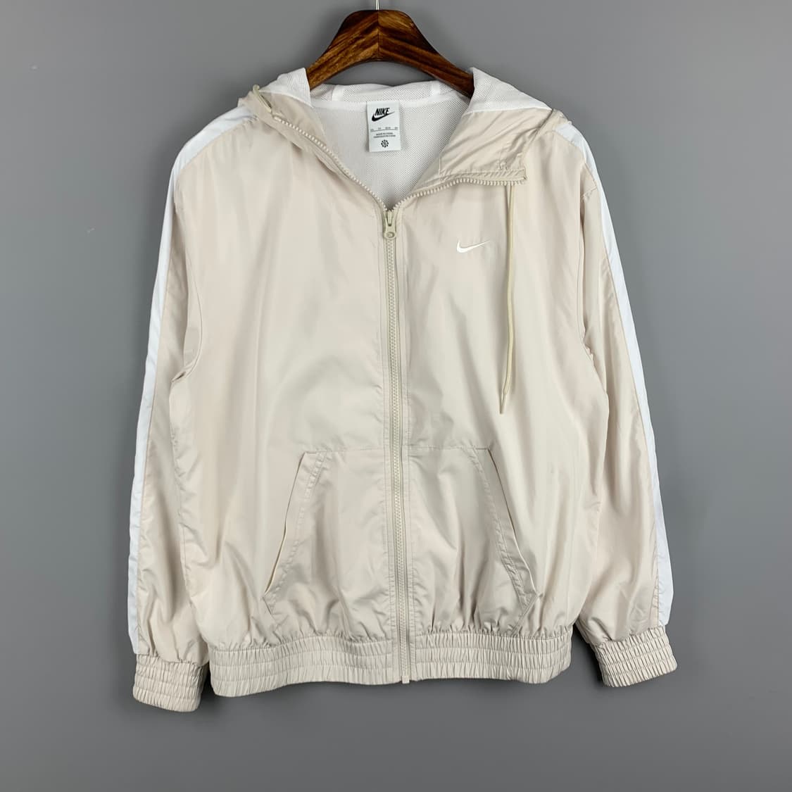 나이키 신형 아이보리 후드 바람막이 자켓 상품이미지2
