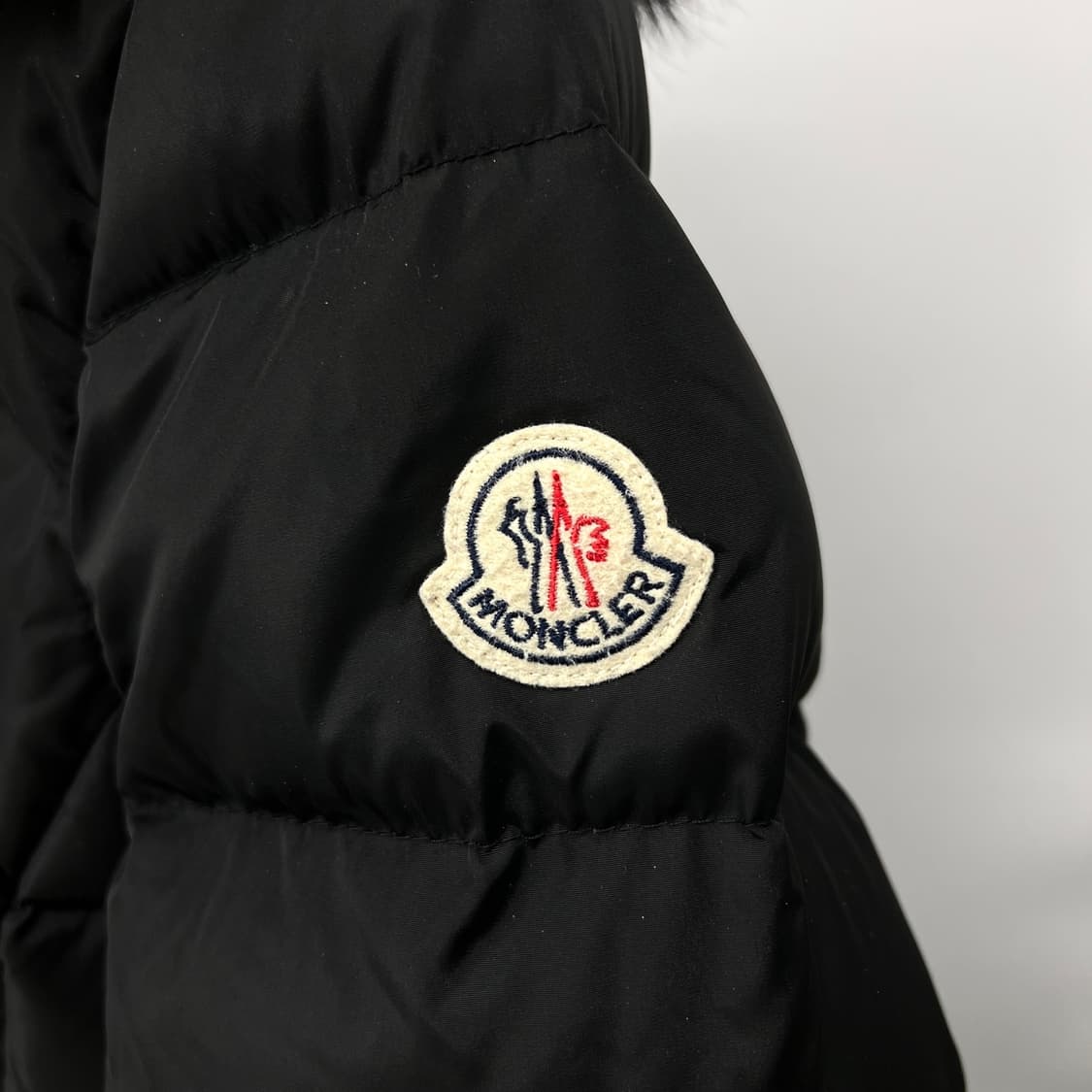 [1사이즈] 몽클레어 클로에 라쿤 퍼 여성 롱패딩 블랙 상품이미지5