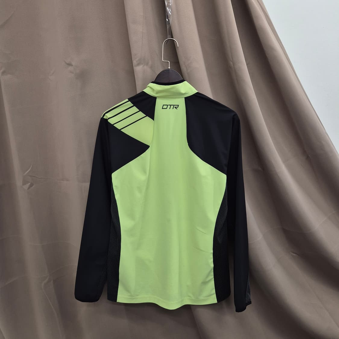 데상트 냉감 스트레치 러닝 집업 100 상품이미지4