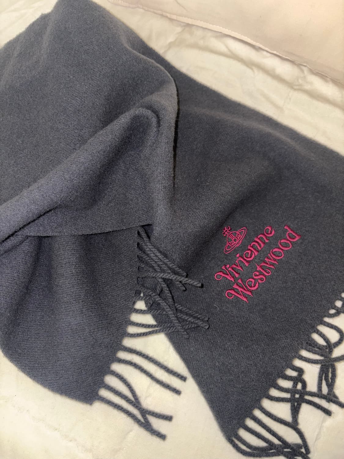 비비안 웨스트우드 자수 로고 울 머플러 다크 그레이 상품이미지2