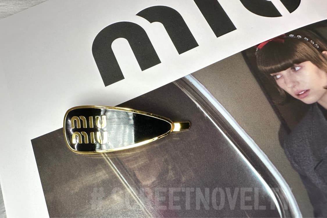 미우미우 헤어핀 블랙 (1ps) 상품이미지2