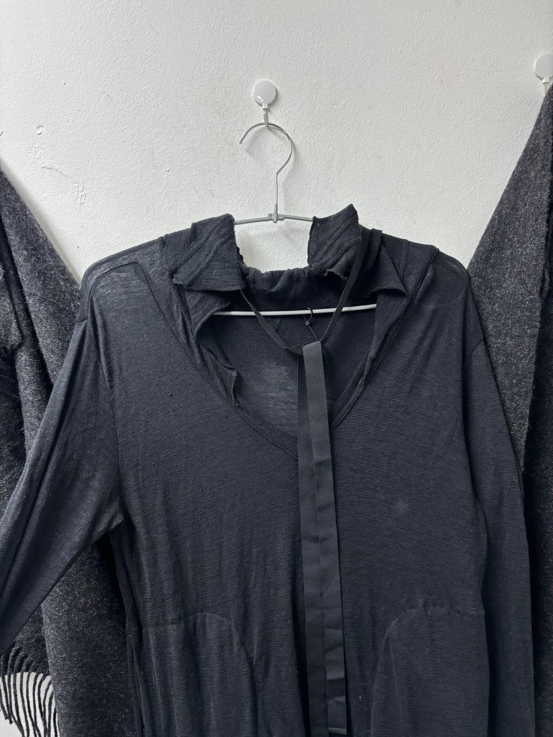 “Vintage” loose fit Black V Neck sleeve 상품이미지9