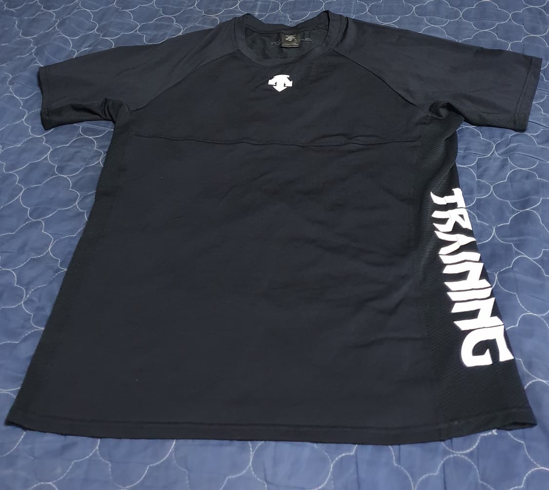 데상트 기능성 반팔티 블랙 (XL) 상품이미지1