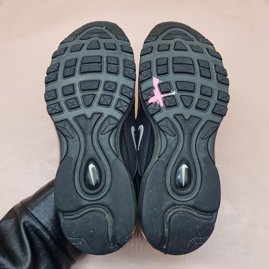 나이키 에어맥스97 트리플 블랙 운동화240 상품이미지3