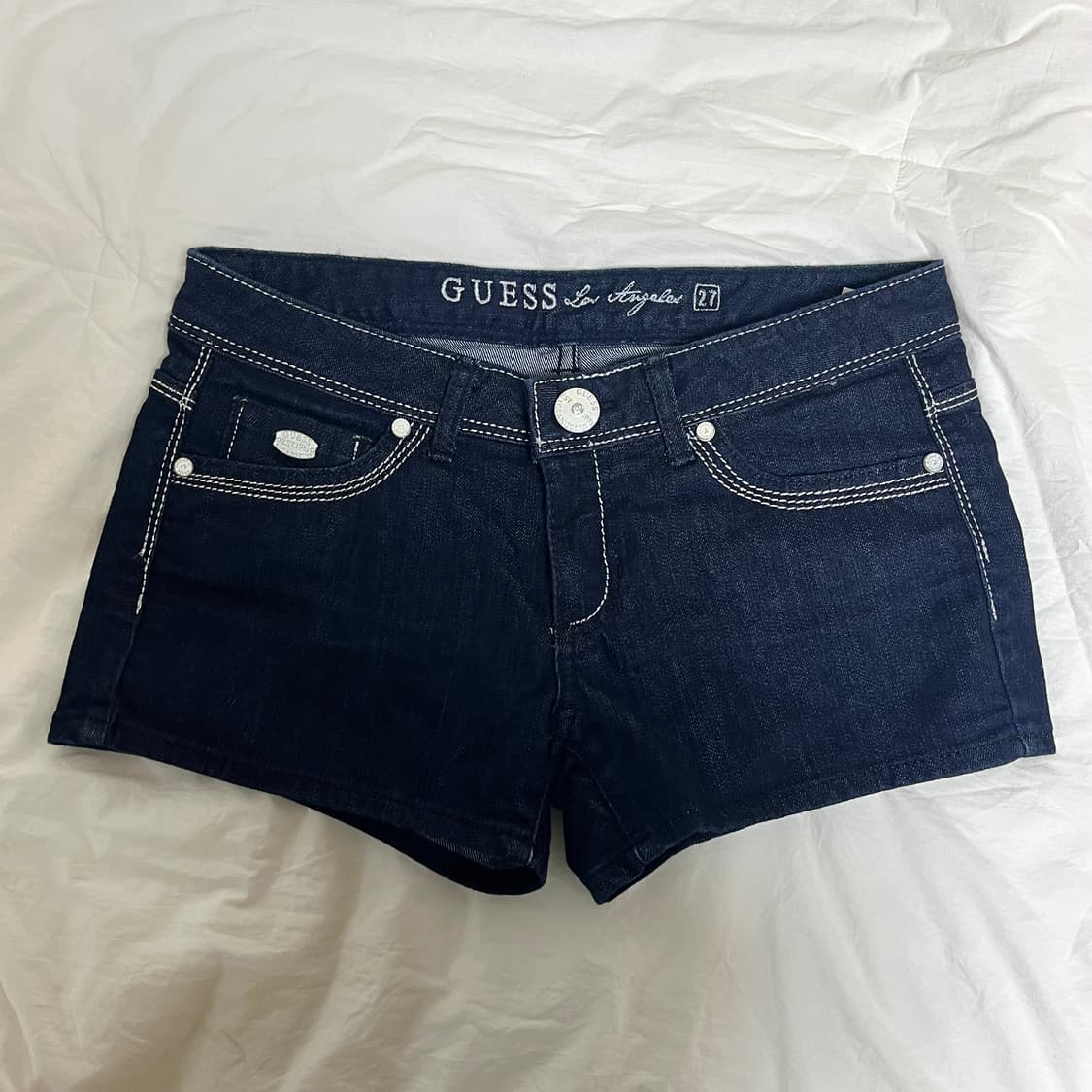 게스 큐빅 실버스티치 로우라이즈 핫팬츠 y2k 상품이미지2