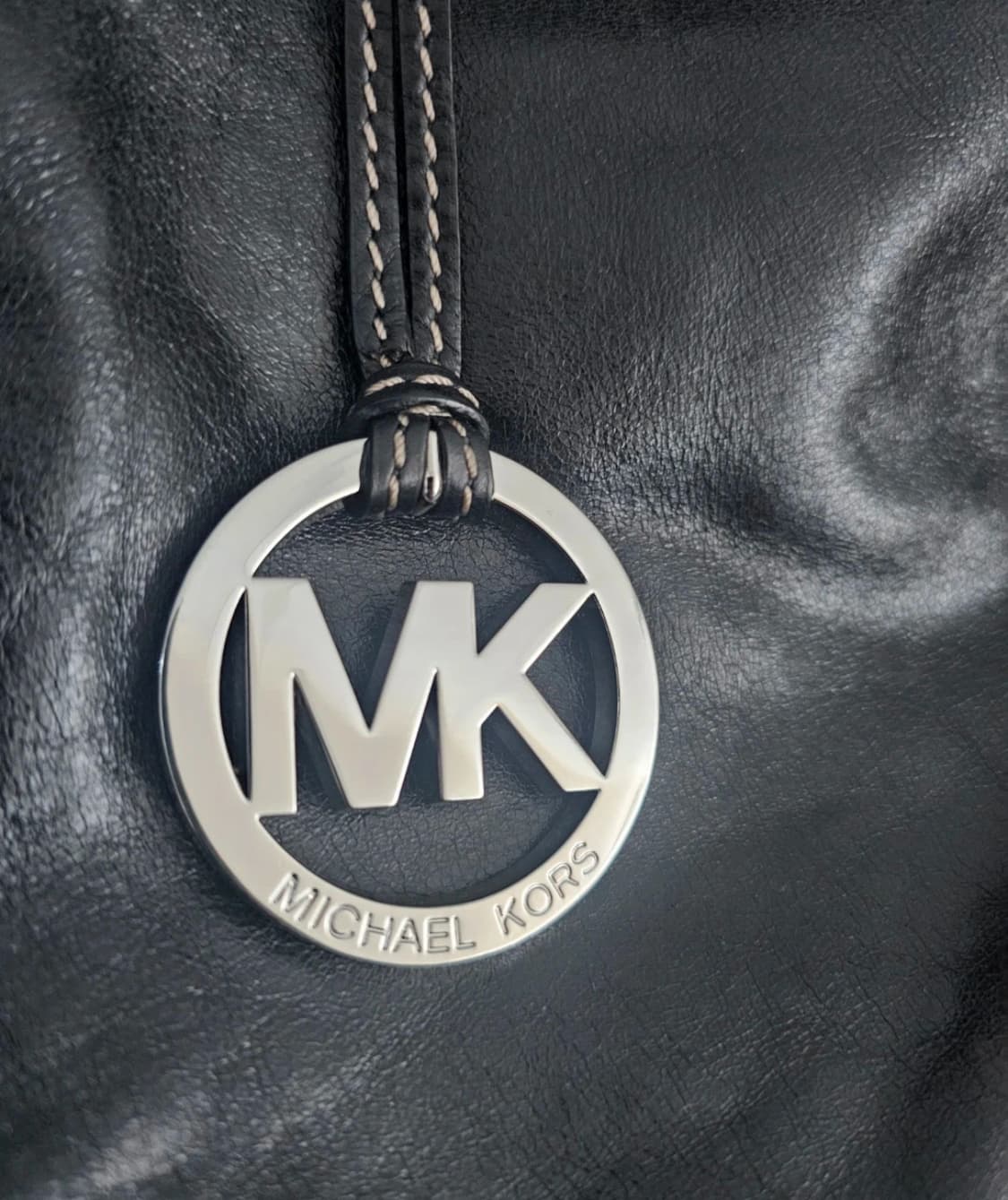 마이클 코어스 블랙 스터드 토트백 상품이미지5