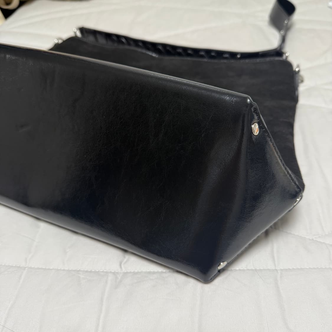 비비안웨스트우드  오브 플라크 블랙 토트 낸시 호보백 스웨이드 가죽 가방 상품이미지6