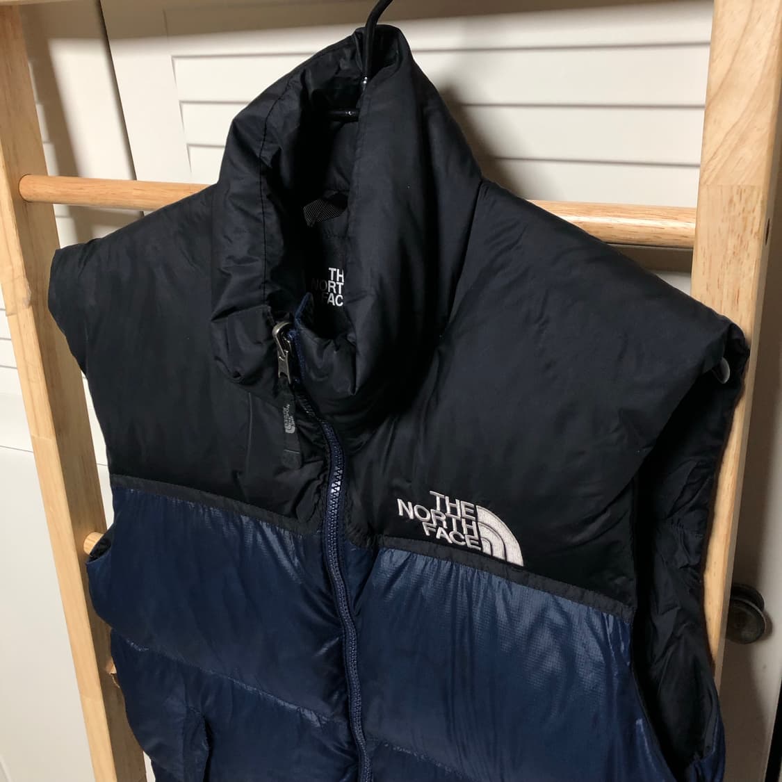 노스페이스 패딩조끼 눕시 700 딥네이비 상품이미지2