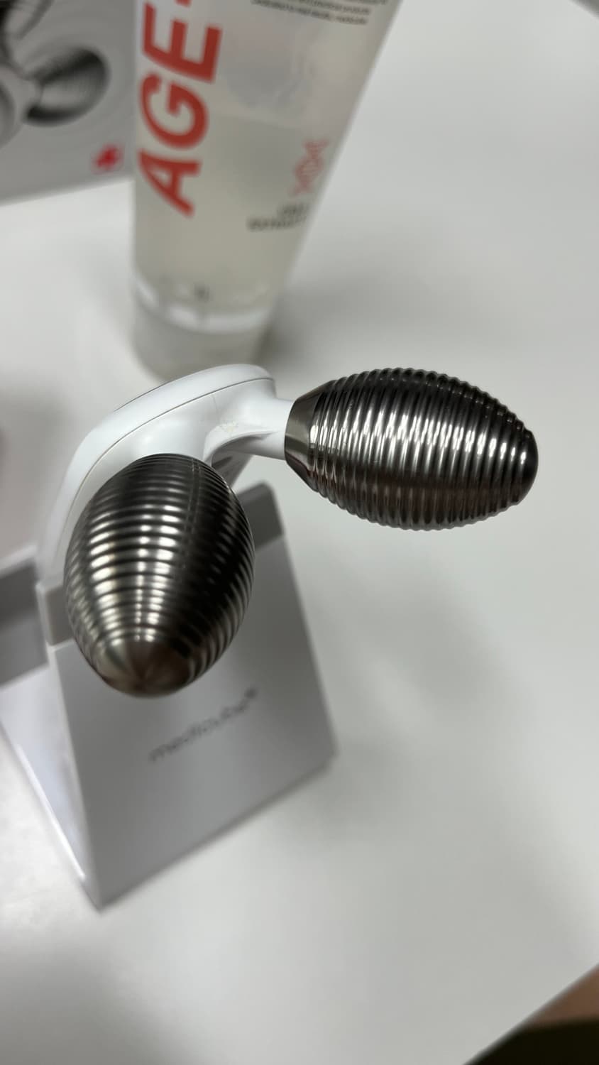 메디큐브 더마 ems 샷 에이지알 상품이미지3