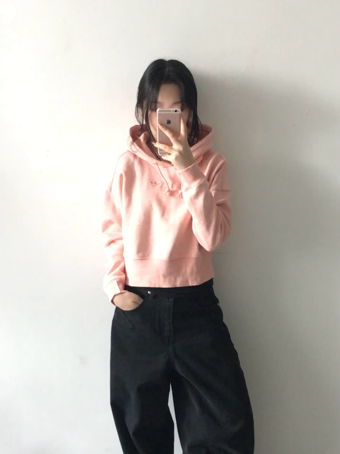 아디다스 자수 크롭 후드티 상품이미지1