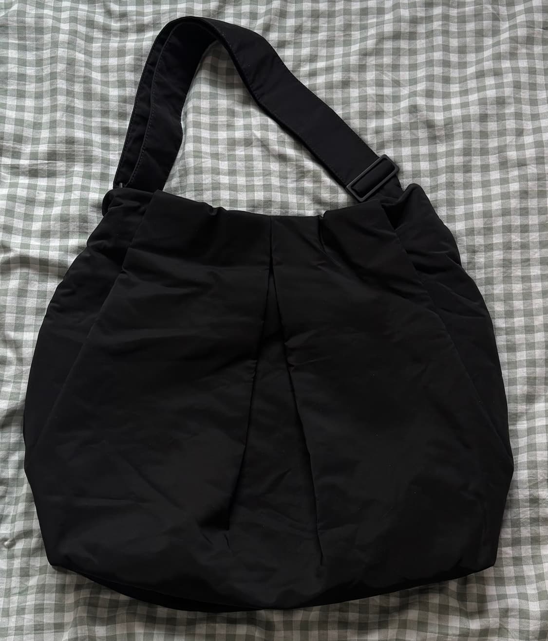 COS oversized drape bag black 상품이미지7