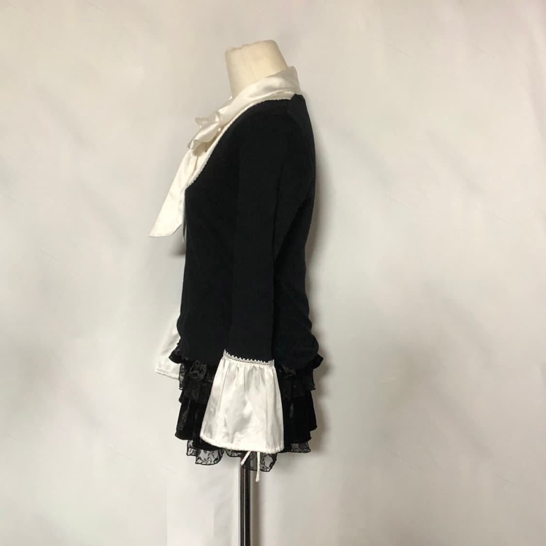 리본 커프스 탑 블랙 상품이미지6